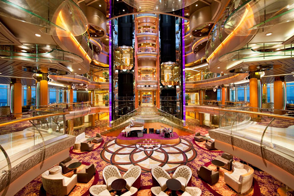 Imagen del recién renovado Centrum del Rhapsody of the Seas (Royal Caribbean) CRUCEROS RHAPSODY OF THE SEAS ROYAL CARIBBEAN CRUISES OFERTAS CRUCEROS MEDITERRANEO CRUCEROS CARIBE ROYAL CARIBBEAN ISLAS GRIEGAS CRUCEROS ROMA CRUCEROS EUROPA CENTRUM ATRIUM